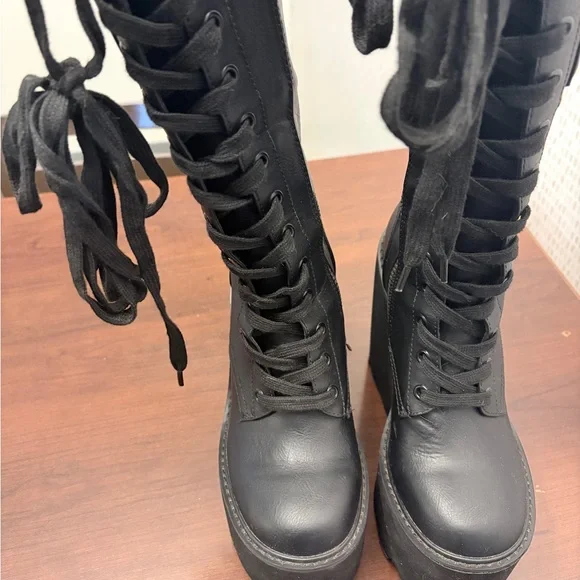 Current Mood x Dolls Kill - OBSIDIAN POCKET PLATFORM BOOTS - Picture 3 of 5